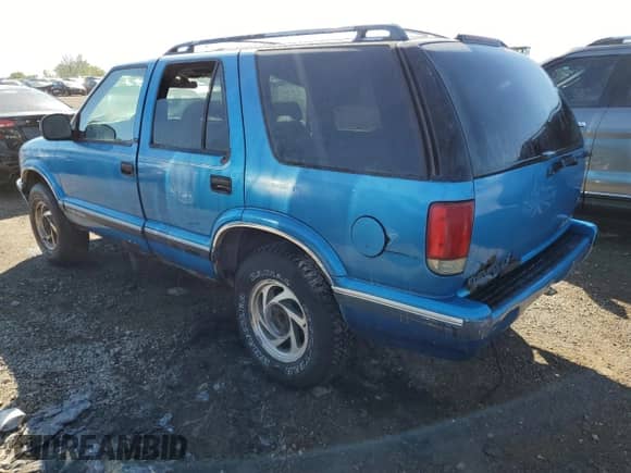 1995 Chevrolet Blazer z VIN 1GNDT13W6S2137053, wystawiony jako Copart lot #73525544 z przebiegiem 188 033 mil mil oraz Nie do naprawy • Non repairable. Historia ofert i sprzedaży dostępna na DreamBid. Obrazek 2.