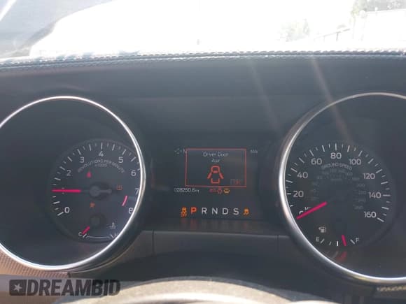 ✅ 2021 Ford Mustang GT • VIN: 1FA6P8CF2M5147469 • Lot: 43120831. Listed on IAAI with 28,250 mi. Free auction sales archive from the USA and detailed vehicle history report at DreamBid. Image 7.