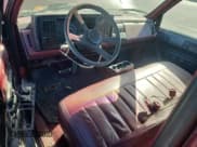 ✅ 1988 Chevrolet Silverado 1500 • VIN: 1GCDC14K1JZ301500 • Лот: 90577595. Опубликован ранее на Copart с пробегом 130 143 миль. Бесплатный доступ к архиву аукционных продаж из США и подробный отчёт об истории автомобиля на DreamBid. Изображение 8.