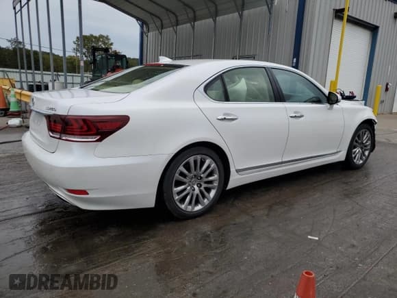 ✅ 2017 Lexus LS 460 • VIN: JTHBL5EF4H5144531 • Lot: 84559595. Listed on Copart with 72,929 mi. Free auction sales archive from the USA and detailed vehicle history report at DreamBid. Image 3.