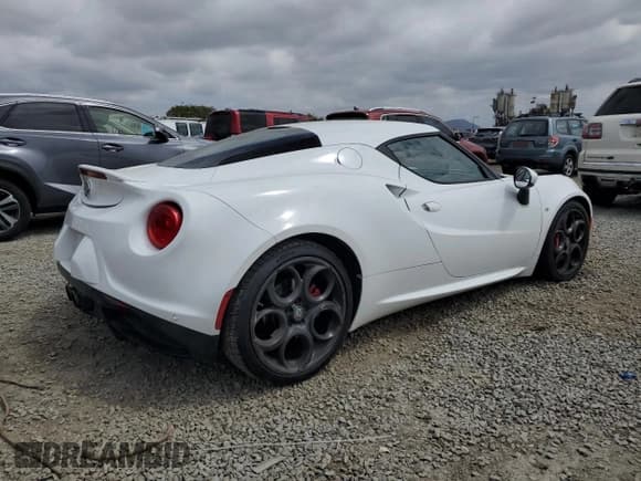 ✅ 2017 Alfa Romeo 4C • VIN: ZARBAAA48HM245037 • Lot: 54715475. Wystawiony na Copart z przebiegiem 72 650 mil. Bezpłatny archiwum sprzedaży aukcyjnych z USA i szczegółowy raport historii pojazdu na DreamBid. Zdjęcie 3.