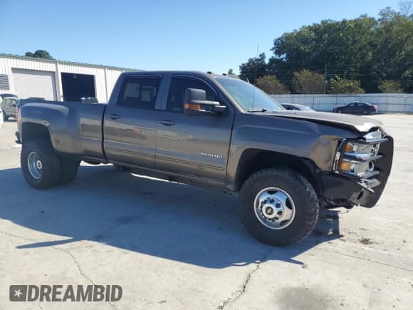 ✅ 2015 Chevrolet Silverado 3500HD LT • VIN: 1GC4KZC86FF575386 • Lot: 86880865. Wystawiony na Copart z przebiegiem 189 710 mil. Bezpłatny archiwum sprzedaży aukcyjnych z USA i szczegółowy raport historii pojazdu na DreamBid. Zdjęcie 4.