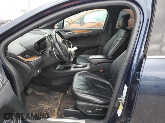 ✅ 2017 Lincoln MKC Select • VIN: 5LMCJ2D93HUL07660 • Lot: 90562015. Listed on Copart with 128,485 mi. Free auction sales archive from the USA and detailed vehicle history report at DreamBid. Image 7.