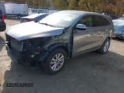 ✅ 2019 Kia Sorento LX • VIN: 5XYPG4A39KG541281 • Lot: 43645408. Wystawiony na IAAI z przebiegiem 121 196 mil. Bezpłatny archiwum sprzedaży aukcyjnych z USA i szczegółowy raport historii pojazdu na DreamBid. Zdjęcie 17.