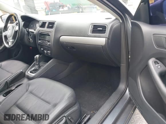 ✅ 2013 Volkswagen Jetta SE • VIN: 3VWDP7AJ7DM366924 • Lot: 42436154. Wystawiony na IAAI z przebiegiem 160 518 mil. Bezpłatny archiwum sprzedaży aukcyjnych z USA i szczegółowy raport historii pojazdu na DreamBid. Zdjęcie 5.