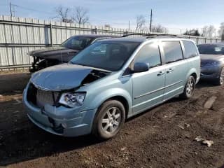 ✅ 2010 Chrysler Town & Country Touring Plus • VIN: 2A4RR8D15AR377021 • Lot: 92682835. Wystawiony na Copart z przebiegiem 151 032 mil. Bezpłatny archiwum sprzedaży aukcyjnych z USA i szczegółowy raport historii pojazdu na DreamBid. Zdjęcie 1.