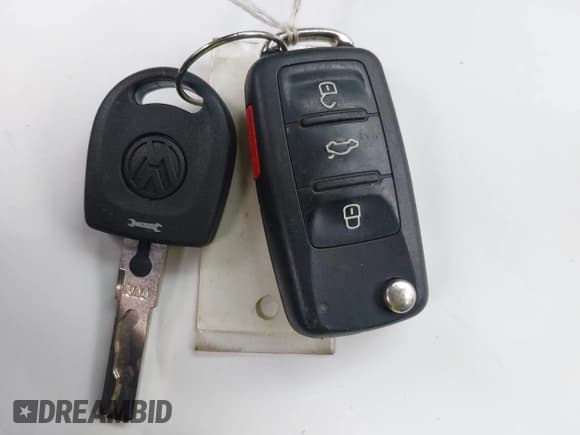 ✅ 2013 Volkswagen Golf R w/Sunroof & Navi • VIN: WVWPF7AJ5DW118125 • Лот: 42870441. Опубликован ранее на IAAI с пробегом 124 238 миль. Бесплатный доступ к архиву аукционных продаж из США и подробный отчёт об истории автомобиля на DreamBid. Изображение 11.