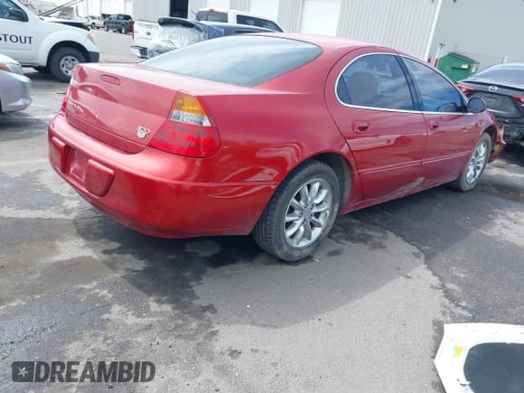 ✅ 2003 Chrysler 300M M • VIN: 2C3AE66G83H567901 • Lot: 42046395. Wystawiony na IAAI z przebiegiem 136 857 mil. Bezpłatny archiwum sprzedaży aukcyjnych z USA i szczegółowy raport historii pojazdu na DreamBid. Zdjęcie 4.