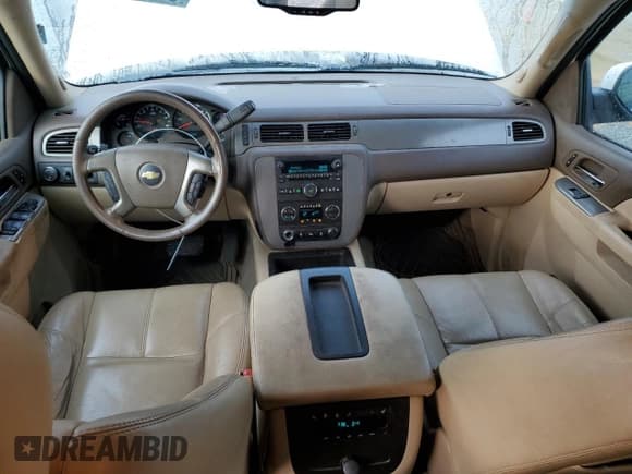 ✅ 2013 Chevrolet Suburban LT • VIN: 1GNSCJE06DR203594 • Lot: 63114724. Wystawiony na Copart z przebiegiem 263 456 mil. Bezpłatny archiwum sprzedaży aukcyjnych z USA i szczegółowy raport historii pojazdu na DreamBid. Zdjęcie 8.