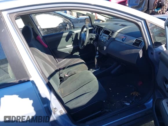 ✅ 2012 Nissan Versa S • VIN: 3N1BC1CP9CK211728 • Lot: 43595755. Wystawiony na IAAI z przebiegiem 231 738 mil. Bezpłatny archiwum sprzedaży aukcyjnych z USA i szczegółowy raport historii pojazdu na DreamBid. Zdjęcie 5.