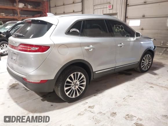 ✅ 2017 Lincoln MKC Reserve • VIN: 5LMCJ3D97HUL24614 • Lot: 43656322. Listed on IAAI with 102,680 mi. Free auction sales archive from the USA and detailed vehicle history report at DreamBid. Image 4.