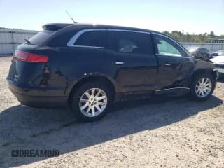 ✅ 2017 Lincoln MKT • VIN: 2LMHJ5NK1HBL01474 • Лот: 70449534. Опубликован ранее на Copart с пробегом 182 858 миль. Бесплатный доступ к архиву аукционных продаж из США и подробный отчёт об истории автомобиля на DreamBid. Изображение 3.