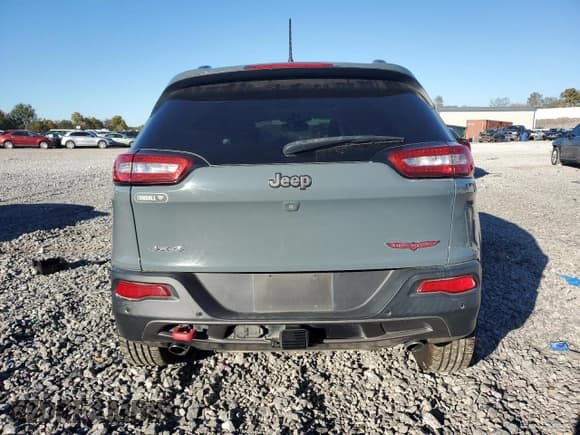 ✅ 2015 Jeep Cherokee Trailhawk • VIN: 1C4PJMBS9FW513738 • Lot: 87012615. Wystawiony na Copart z przebiegiem 83 600 mil. Bezpłatny archiwum sprzedaży aukcyjnych z USA i szczegółowy raport historii pojazdu na DreamBid. Zdjęcie 6.