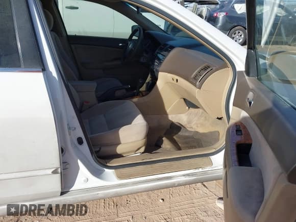 ✅ 2003 Honda Accord EX • VIN: JHMCM56663C084241 • Lot: 43722581. Wystawiony na IAAI z przebiegiem 294 725 mil. Bezpłatny archiwum sprzedaży aukcyjnych z USA i szczegółowy raport historii pojazdu na DreamBid. Zdjęcie 5.