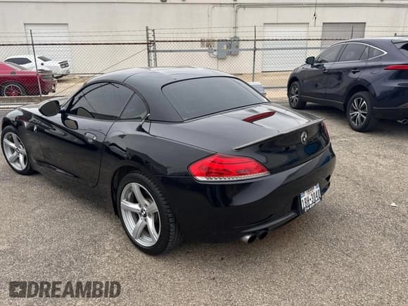 ✅ 2013 BMW Z4 sDrive28i • VIN: WBALL5C58DJ104449 • Lot: 79250174. Wystawiony na Copart z przebiegiem 119 451 mil. Bezpłatny archiwum sprzedaży aukcyjnych z USA i szczegółowy raport historii pojazdu na DreamBid. Zdjęcie 3.