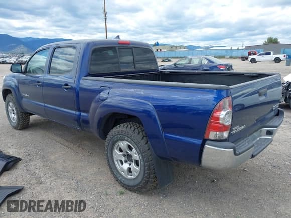 ✅ 2015 Toyota Tacoma PreRunner • VIN: 5TFKU4HNXFX006568 • Lot: 42695934. Wystawiony na IAAI z przebiegiem 130 975 mil. Bezpłatny archiwum sprzedaży aukcyjnych z USA i szczegółowy raport historii pojazdu na DreamBid. Zdjęcie 3.