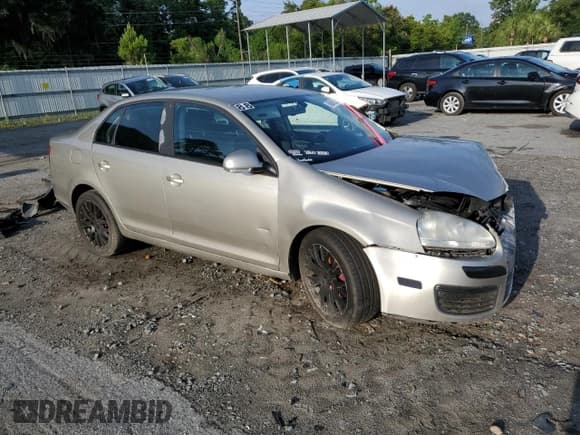 ✅ 2005 Volkswagen Jetta 2.5L • VIN: 3VWRF71K55M633965 • Лот: 58065205. Опубликован ранее на Copart с пробегом 131 424 миль. Бесплатный доступ к архиву аукционных продаж из США и подробный отчёт об истории автомобиля на DreamBid. Изображение 4.