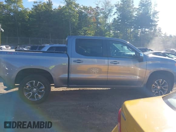 ✅ 2023 Chevrolet Silverado 1500 LT • VIN: 3GCPDKEK4PG242403 • Lot: 43205587. Wystawiony na IAAI z przebiegiem 19 106 mil. Bezpłatny archiwum sprzedaży aukcyjnych z USA i szczegółowy raport historii pojazdu na DreamBid. Zdjęcie 14.