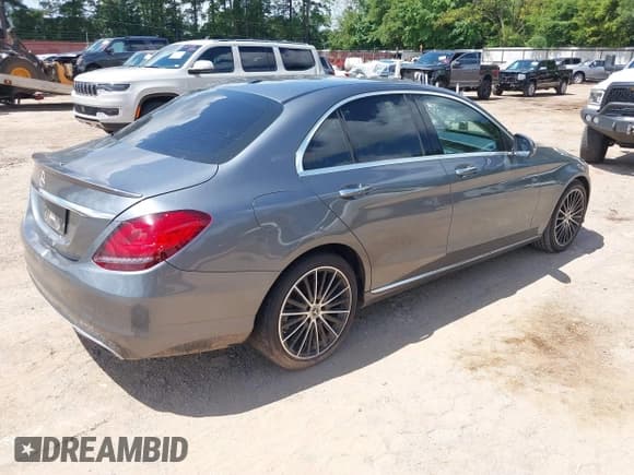 ✅ 2019 Mercedes-Benz C 300 • VIN: 55SWF8DB6KU286653 • Lot: 42679031. Wystawiony na IAAI z przebiegiem Nie podano. Bezpłatny archiwum sprzedaży aukcyjnych z USA i szczegółowy raport historii pojazdu na DreamBid. Zdjęcie 4.