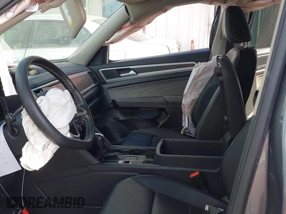 ✅ 2023 Volkswagen Atlas SE • VIN: 1V2JR2CAXPC550095 • Lot: 43479260. Wystawiony na IAAI z przebiegiem 21 622 mil. Bezpłatny archiwum sprzedaży aukcyjnych z USA i szczegółowy raport historii pojazdu na DreamBid. Zdjęcie 5.