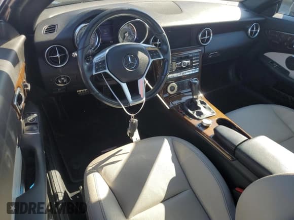 ✅ 2015 Mercedes-Benz SLK 250 • VIN: WDDPK4HA9FF101515 • Лот: 53091124. Опубликован ранее на Copart с пробегом 91 807 миль. Бесплатный доступ к архиву аукционных продаж из США и подробный отчёт об истории автомобиля на DreamBid. Изображение 8.