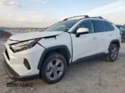 ✅ 2022 Toyota RAV4 Hybrid XLE • VIN: JTMRWRFV5ND566233 • Lot: 70844765. Wystawiony na Copart z przebiegiem 24 111 mil. Bezpłatny archiwum sprzedaży aukcyjnych z USA i szczegółowy raport historii pojazdu na DreamBid. Zdjęcie 1.