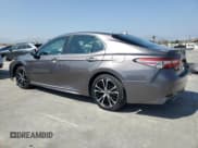 ✅ 2019 Toyota Camry LE • VIN: 4T1B11HK4KU197568 • Лот: 62030865. Опубликован ранее на Copart с пробегом 72 711 миль. Бесплатный доступ к архиву аукционных продаж из США и подробный отчёт об истории автомобиля на DreamBid. Изображение 2.