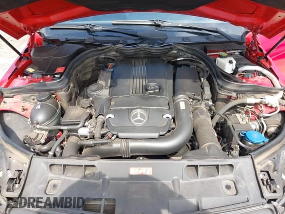 ✅ 2013 Mercedes-Benz C 250 • VIN: WDDGJ4HB9DF963125 • Lot: 42725863. Wystawiony na IAAI z przebiegiem 71 413 mil. Bezpłatny archiwum sprzedaży aukcyjnych z USA i szczegółowy raport historii pojazdu na DreamBid. Zdjęcie 10.