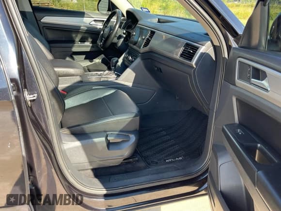 ✅ 2018 Volkswagen Atlas SE • VIN: 1V2CR2CA2JC542220 • Lot: 83765275. Wystawiony na Copart z przebiegiem 181 612 mil. Bezpłatny archiwum sprzedaży aukcyjnych z USA i szczegółowy raport historii pojazdu na DreamBid. Zdjęcie 5.