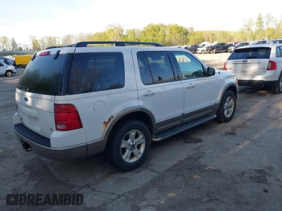 ✅ 2003 Ford Explorer Eddie Bauer • VIN: 1FMZU74W33ZB04853 • Lot: 42210642. Listed on IAAI with 172,842 mi. Free auction sales archive from the USA and detailed vehicle history report at DreamBid. Image 4.