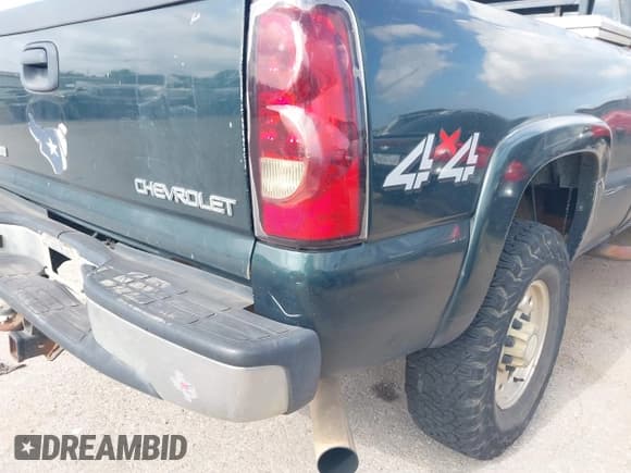 ✅ 2005 Chevrolet Silverado 2500HD LS • VIN: 1GCHK23215F961121 • Lot: 42969060. Wystawiony na IAAI z przebiegiem 245 406 mil. Bezpłatny archiwum sprzedaży aukcyjnych z USA i szczegółowy raport historii pojazdu na DreamBid. Zdjęcie 19.