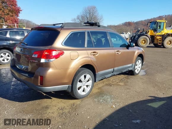 ✅ 2011 Subaru Outback Premium • VIN: 4S4BRCGC4B3376035 • Lot: 43713714. Listed on IAAI with 158,252 mi. Free auction sales archive from the USA and detailed vehicle history report at DreamBid. Image 4.