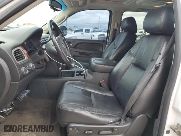 ✅ 2012 Chevrolet Suburban LT • VIN: 1GNSKJE79CR302361 • Lot: 55122015. Wystawiony na Copart z przebiegiem 190 807 mil. Bezpłatny archiwum sprzedaży aukcyjnych z USA i szczegółowy raport historii pojazdu na DreamBid. Zdjęcie 7.