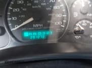 ✅ 2001 Chevrolet Silverado 2500HD LS • VIN: 1GCHK23U51F199522 • Lot: 41552550. Wystawiony na IAAI z przebiegiem 291 272 mil. Bezpłatny archiwum sprzedaży aukcyjnych z USA i szczegółowy raport historii pojazdu na DreamBid. Zdjęcie 7.