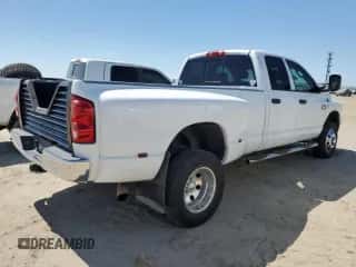 2008 Dodge 3500 Laramie z VIN 3D7MX48AX8G103845, wystawiony jako Copart lot #60643255 z przebiegiem 190 897 mil mil oraz Czysty tytuł • Clean title. Historia ofert i sprzedaży dostępna na DreamBid. Obrazek 3.