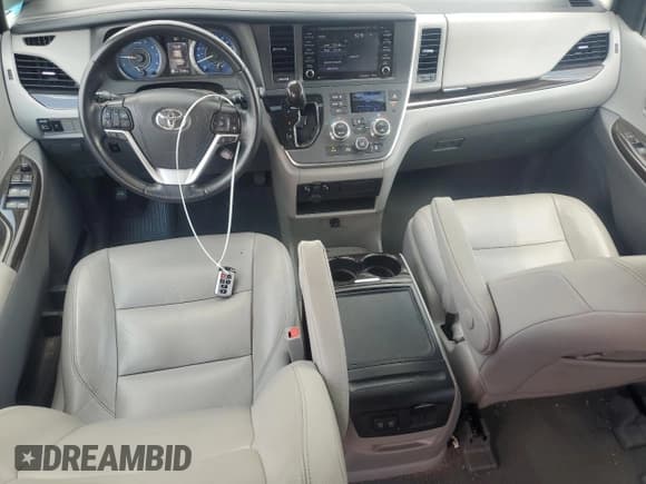 ✅ 2020 Toyota Sienna XLE • VIN: 5TDDZ3DC0LS229910 • Lot: 69244005. Wystawiony na Copart z przebiegiem 47 300 mil. Bezpłatny archiwum sprzedaży aukcyjnych z USA i szczegółowy raport historii pojazdu na DreamBid. Zdjęcie 8.