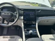 ✅ 2023 Jeep Grand Cherokee Overland • VIN: 1C4RJYD67P8100271 • Лот: 67457895. Опубликован ранее на Copart с пробегом 8 255 миль. Бесплатный доступ к архиву аукционных продаж из США и подробный отчёт об истории автомобиля на DreamBid. Изображение 9.