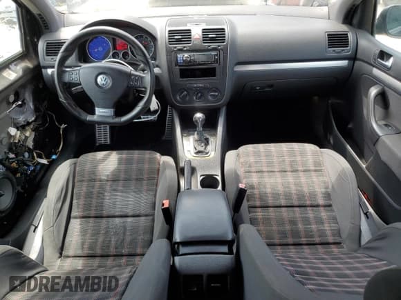 ✅ 2007 Volkswagen Golf GTI • VIN: WVWHV71K97W063702 • Lot: 60121715. Wystawiony na Copart z przebiegiem 136 405 mil. Bezpłatny archiwum sprzedaży aukcyjnych z USA i szczegółowy raport historii pojazdu na DreamBid. Zdjęcie 8.