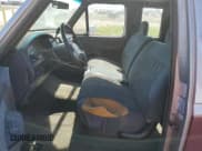 ✅ 1993 Ford F-150 • VIN: 1FTEX15N0PKB02862 • Lot: 68576205. Wystawiony na Copart z przebiegiem 124 459 mil. Bezpłatny archiwum sprzedaży aukcyjnych z USA i szczegółowy raport historii pojazdu na DreamBid. Zdjęcie 7.