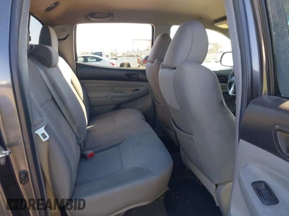 ✅ 2015 Toyota Tacoma PreRunner • VIN: 3TMKU4HN6FM044529 • Lot: 43031258. Listed on IAAI with 167,715 mi. Free auction sales archive from the USA and detailed vehicle history report at DreamBid. Image 8.