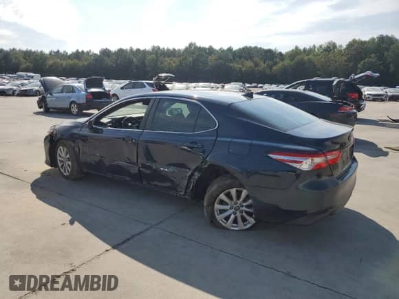 2019 Toyota Camry LE z VIN 4T1B11HK8KU822036, wystawiony jako Copart lot #71805945 z przebiegiem 106 584 mil mil oraz Szkoda całkowita • Salvage title. Historia ofert i sprzedaży dostępna na DreamBid. Obrazek 2.