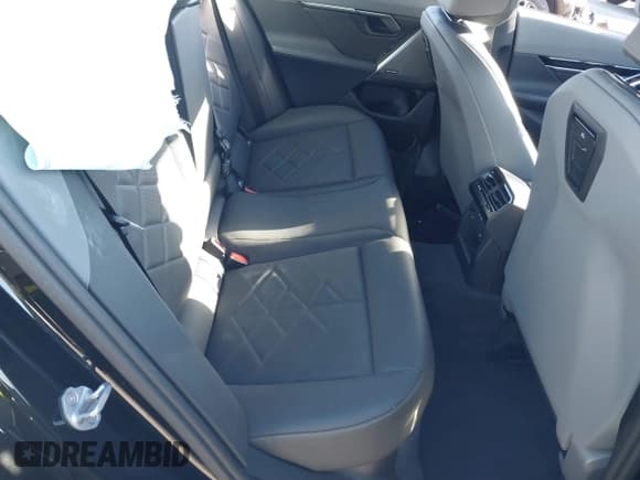 ✅ 2024 BMW i5 eDrive40 • VIN: WBY33FK00RCP37858 • Lot: 41016747. Wystawiony na IAAI z przebiegiem Nie podano. Bezpłatny archiwum sprzedaży aukcyjnych z USA i szczegółowy raport historii pojazdu na DreamBid. Zdjęcie 8.