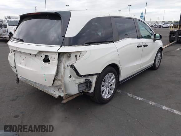 ✅ 2018 Honda Odyssey LX • VIN: 5FNRL6H2XJB048082 • Lot: 43400642. Wystawiony na IAAI z przebiegiem 95 714 mil. Bezpłatny archiwum sprzedaży aukcyjnych z USA i szczegółowy raport historii pojazdu na DreamBid. Zdjęcie 4.