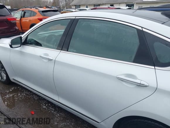 ✅ 2015 Hyundai Genesis 3.8L • VIN: KMHGN4JE0FU070175 • Lot: 41351882. Wystawiony na IAAI z przebiegiem 226 077 mil. Bezpłatny archiwum sprzedaży aukcyjnych z USA i szczegółowy raport historii pojazdu na DreamBid. Zdjęcie 13.