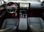 ✅ 2023 Lexus NX 350h Luxury • VIN: 2T2HKCEZ5PC010928 • Lot: 82840894. Wystawiony na Copart z przebiegiem 26 009 mil. Bezpłatny archiwum sprzedaży aukcyjnych z USA i szczegółowy raport historii pojazdu na DreamBid. Zdjęcie 8.