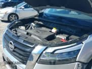 ✅ 2023 Nissan Pathfinder SL • VIN: 5N1DR3CC2PC262072 • Lot: 43460338. Wystawiony na IAAI z przebiegiem 51 963 mil. Bezpłatny archiwum sprzedaży aukcyjnych z USA i szczegółowy raport historii pojazdu na DreamBid. Zdjęcie 19.