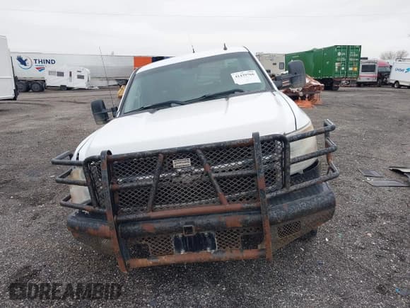 ✅ 2008 Chevrolet Silverado 2500HD 1LT • VIN: 1GCHK29K98E154928 • Lot: 41439766. Wystawiony na IAAI z przebiegiem Nie podano. Bezpłatny archiwum sprzedaży aukcyjnych z USA i szczegółowy raport historii pojazdu na DreamBid. Zdjęcie 12.