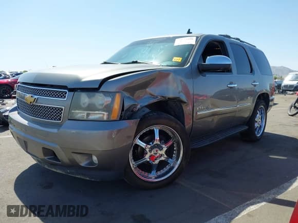 ✅ 2009 Chevrolet Tahoe LTZ • VIN: 1GNFC33049R138302 • Lot: 42533296. Wystawiony na IAAI z przebiegiem 156 555 mil. Bezpłatny archiwum sprzedaży aukcyjnych z USA i szczegółowy raport historii pojazdu na DreamBid. Zdjęcie 17.