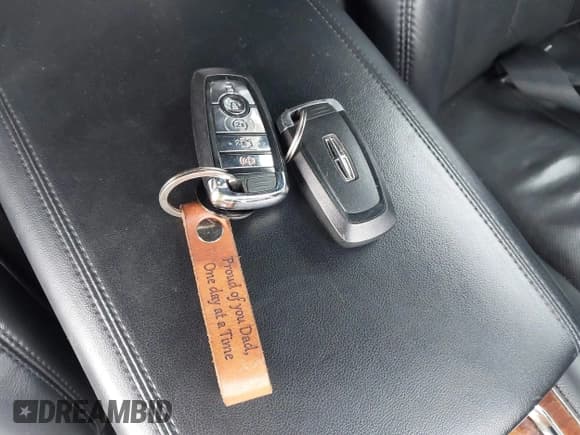 ✅ 2020 Lincoln Continental Reserve • VIN: 1LN6L9NP8L5603325 • Lot: 43387791. Listed on IAAI with 40,520 mi. Free auction sales archive from the USA and detailed vehicle history report at DreamBid. Image 11.