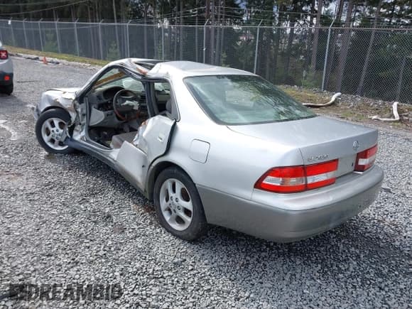 ✅ 2001 Lexus ES 300 • VIN: JT8BF28G910307350 • Lot: 42589249. Listed on IAAI with 168,930 mi. Free auction sales archive from the USA and detailed vehicle history report at DreamBid. Image 3.